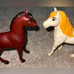 Dreamworks Mattel Spirit Untamed brown white plastic horse lot of 2